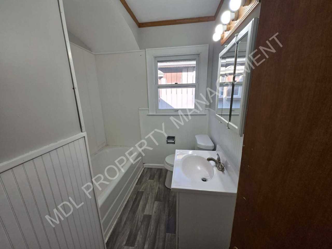 521 Meade St - Photo 5 of 13