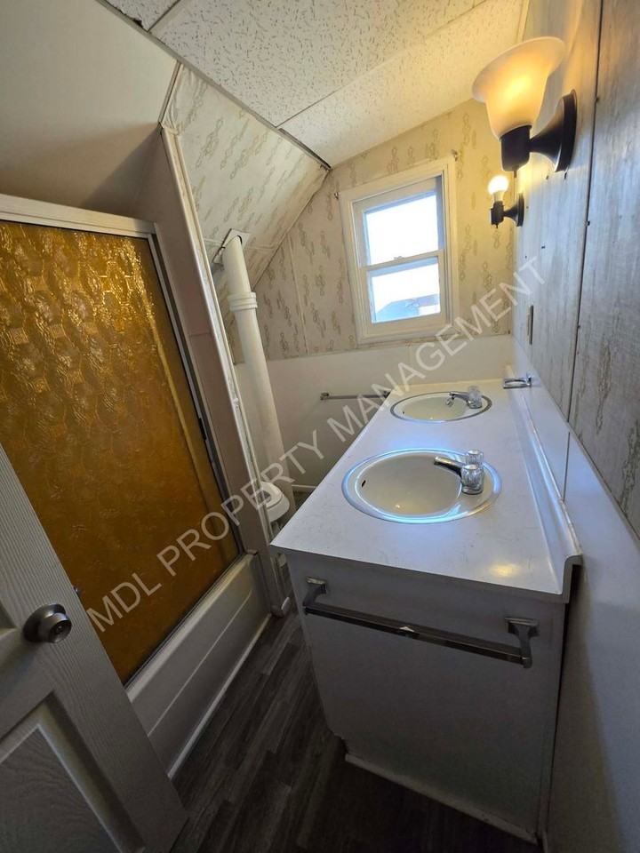 521 Meade St - Photo 7 of 13