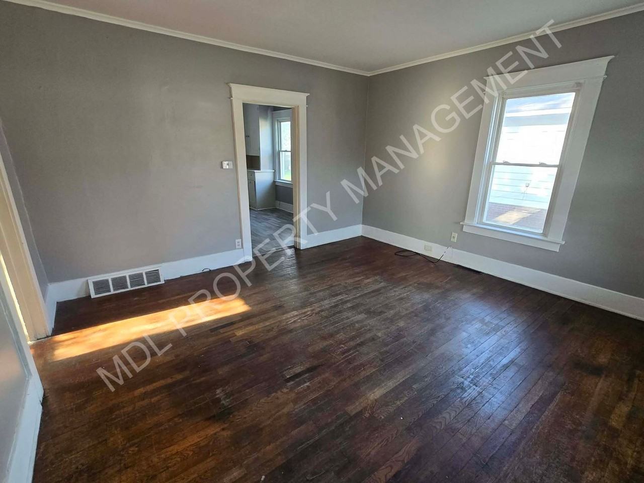 1525 Vermont St - Photo 3 of 8