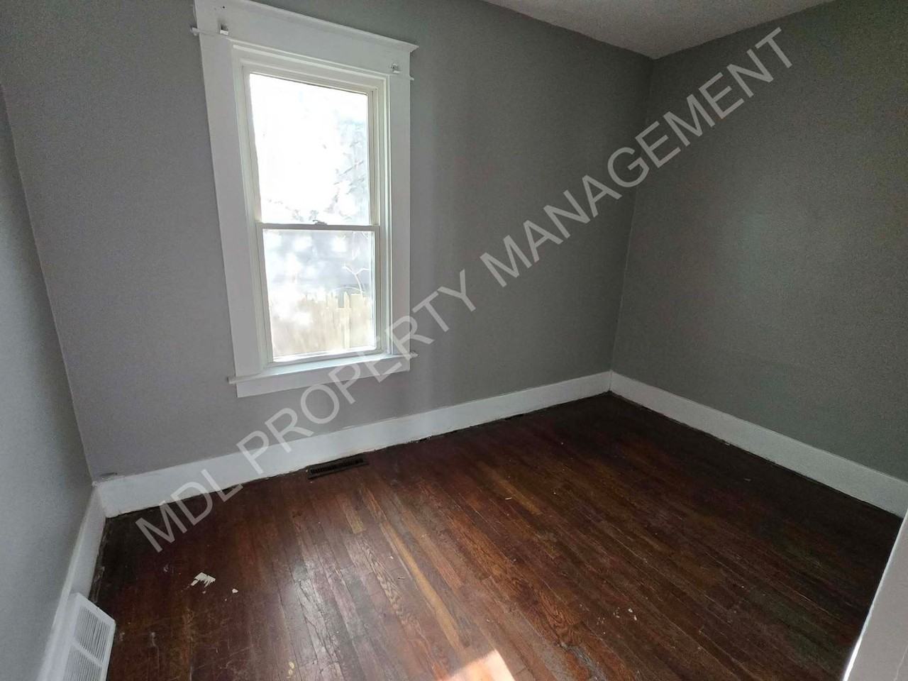 1525 Vermont St - Photo 7 of 8