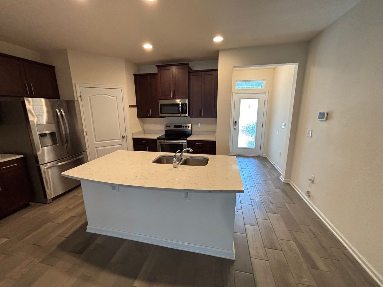 24 Bush Pl - Photo 4 of 26