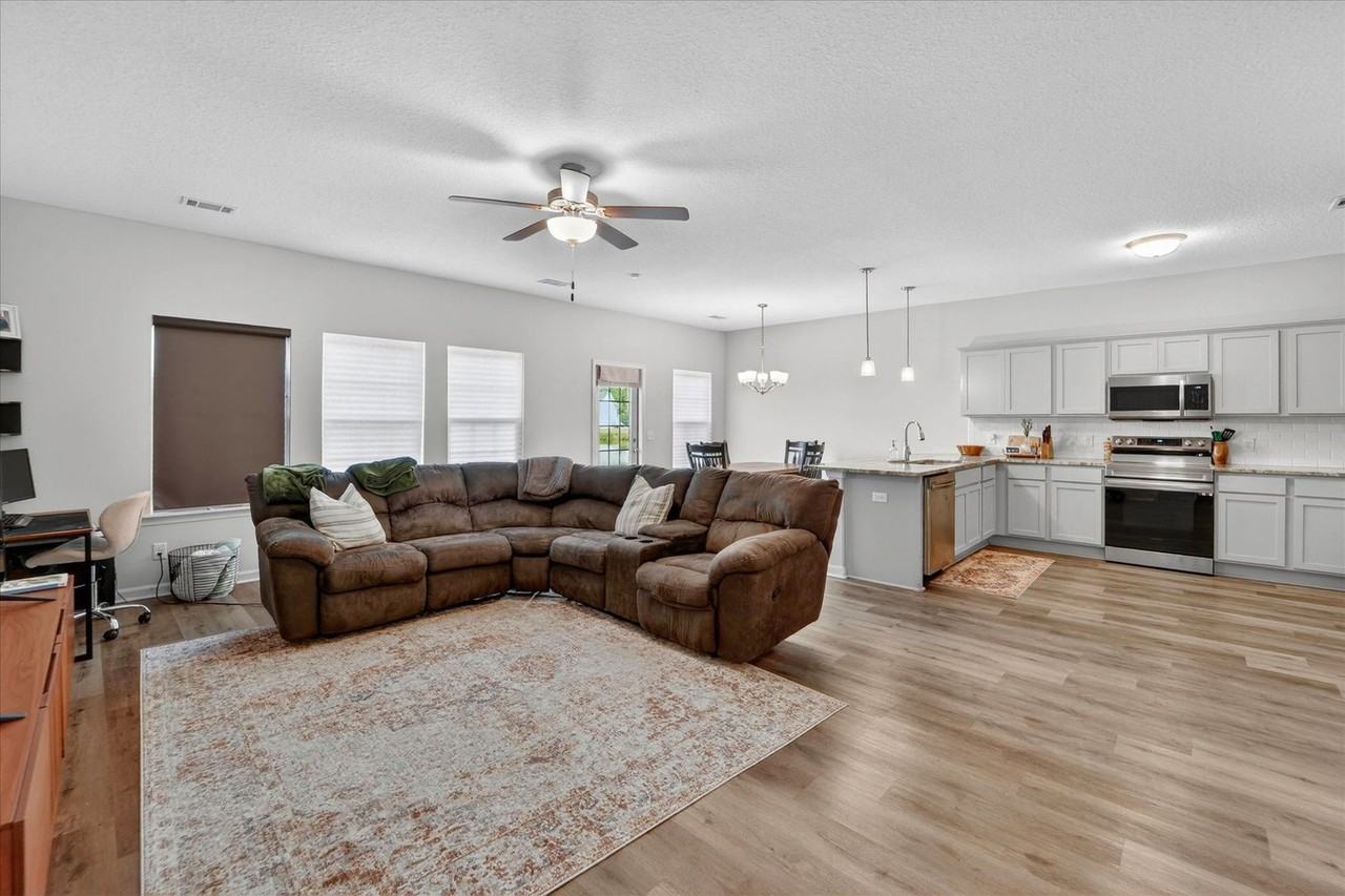 539 Brightleaf Cir - Photo 3 of 42