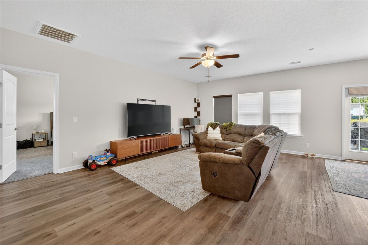 539 Brightleaf Cir - Photo 4 of 42