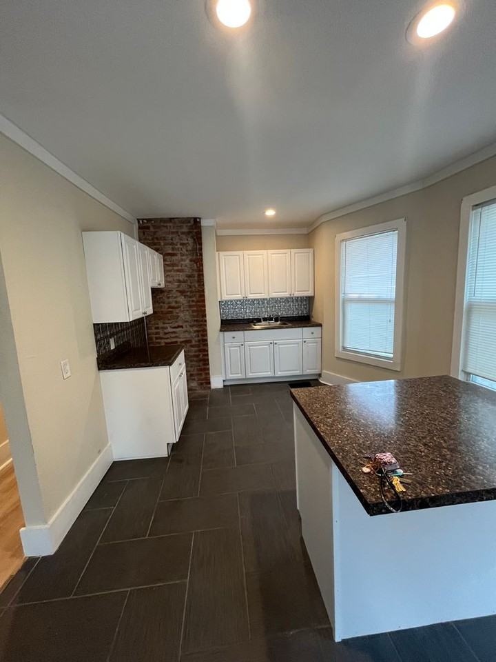 12 Madison St - Photo 3 of 24