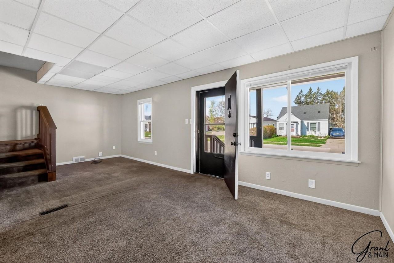 24408 24408 Lambrecht 2 - Photo 2 of 25