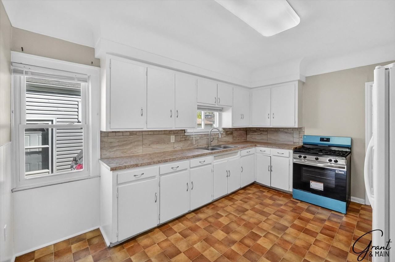 24408 24408 Lambrecht 2 - Photo 5 of 25