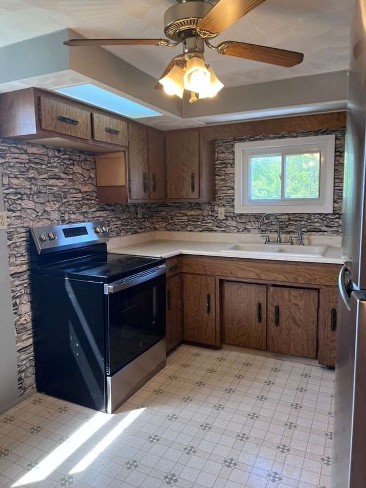 1024 3rd Ave - Photo 4 of 11