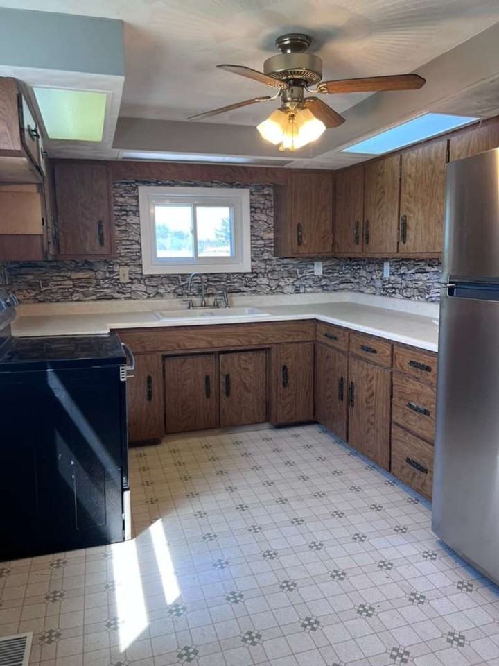 1024 3rd Ave - Photo 6 of 11