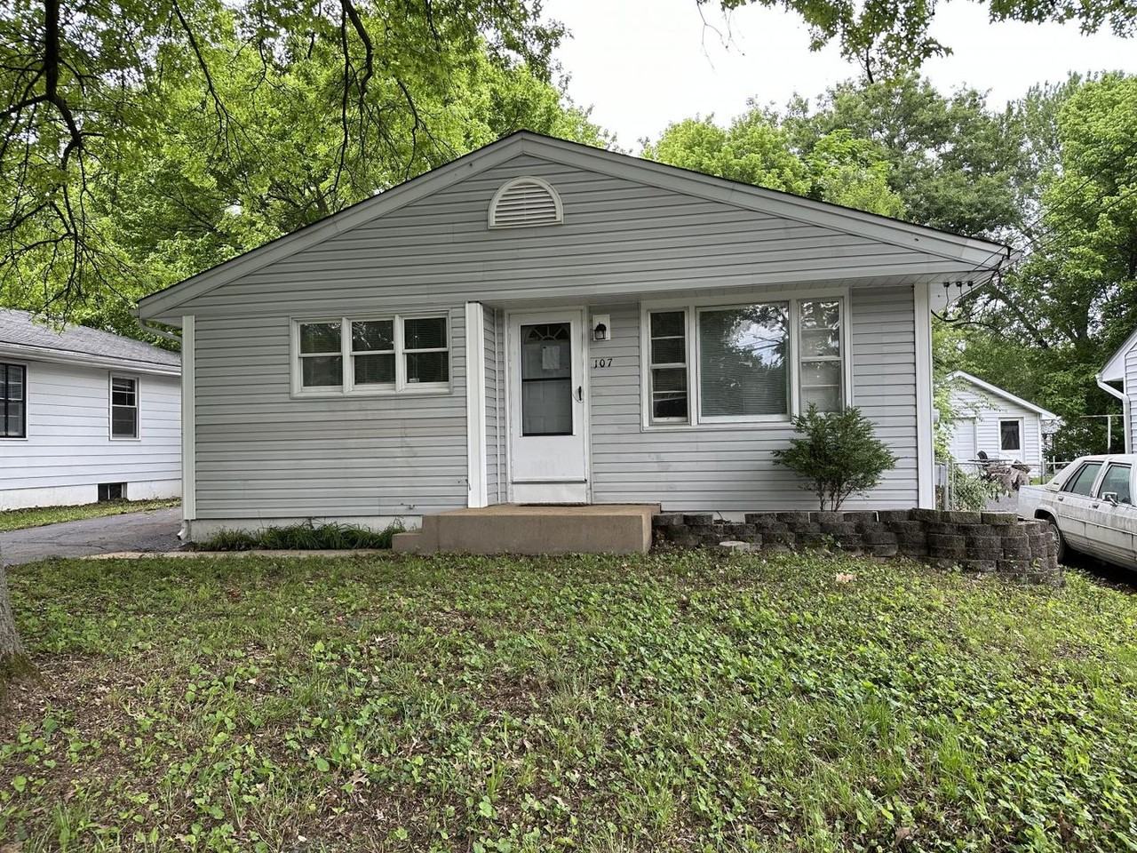 107 Anistasia Dr - Photo 3 of 23