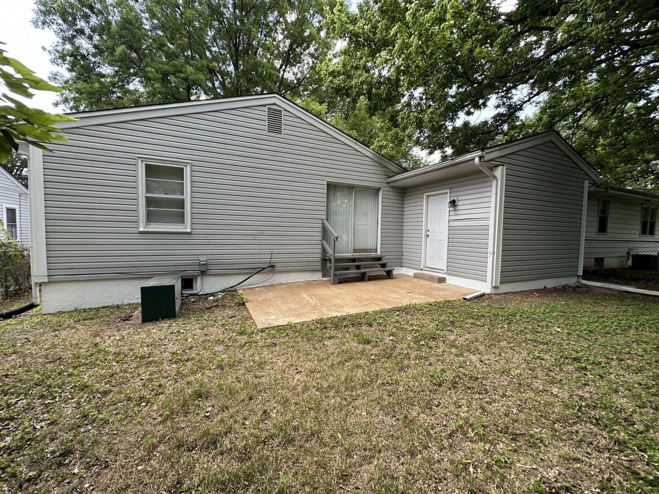 107 Anistasia Dr - Photo 4 of 23