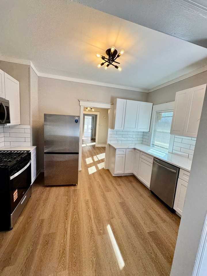 117 Browning Ave - Photo 6 of 21