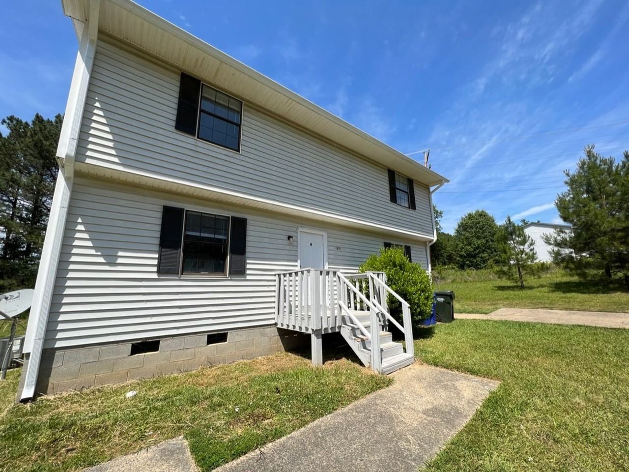 1410B Cherrycrest Dr - Photo 2 of 19