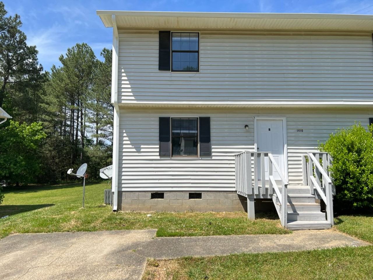 1410B Cherrycrest Dr - Photo 3 of 19