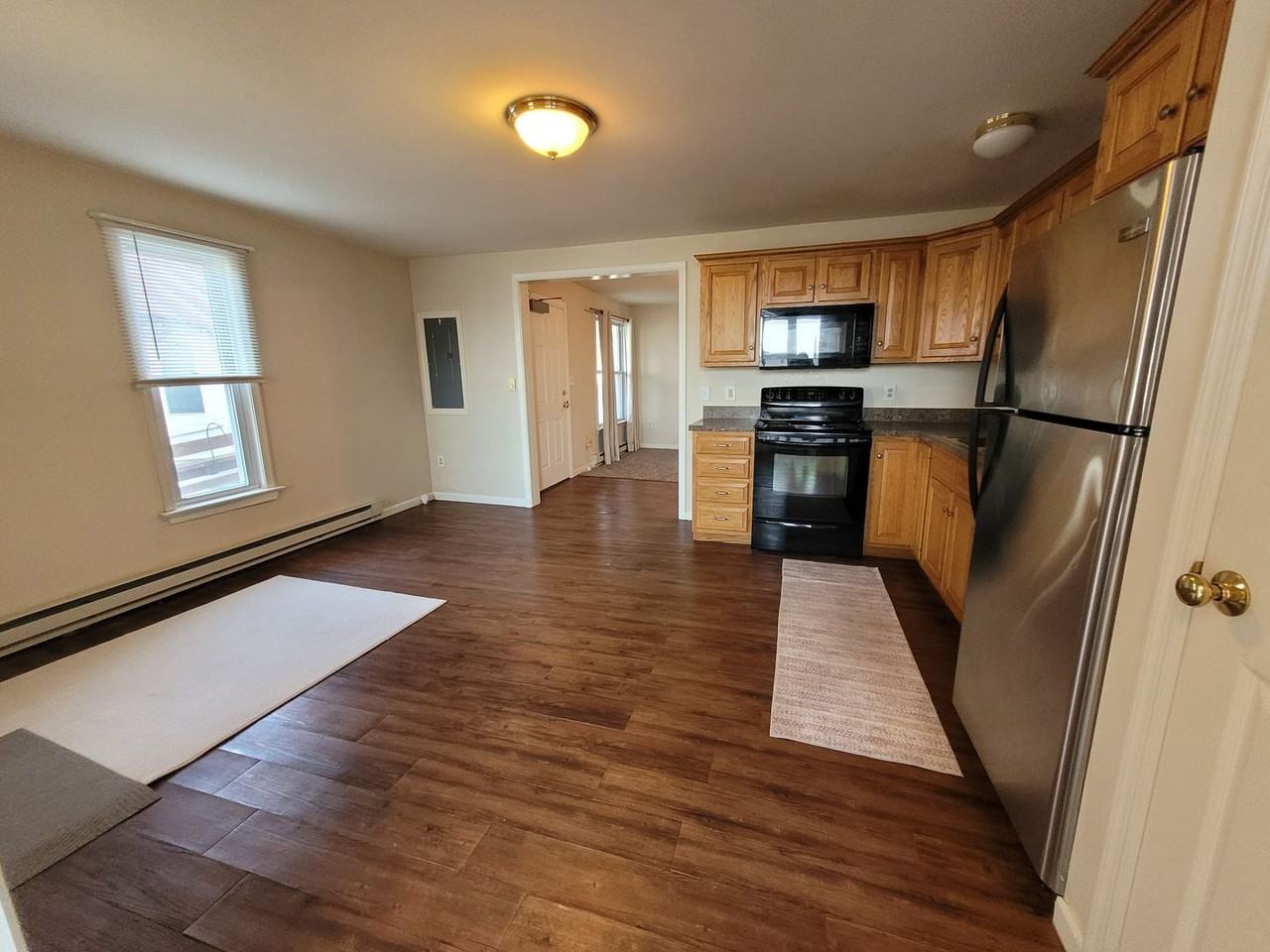 984 W Main St - Photo 2 of 22