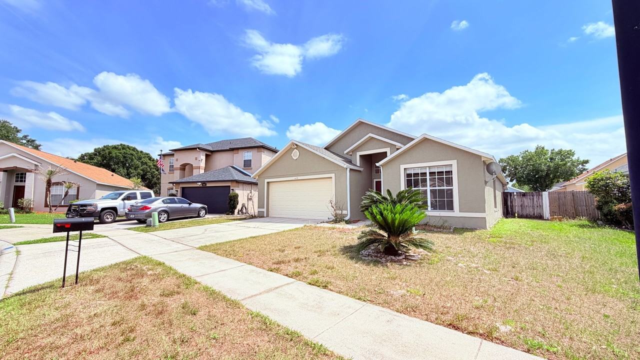 4479 Brookstone Ct - Photo 3 of 32