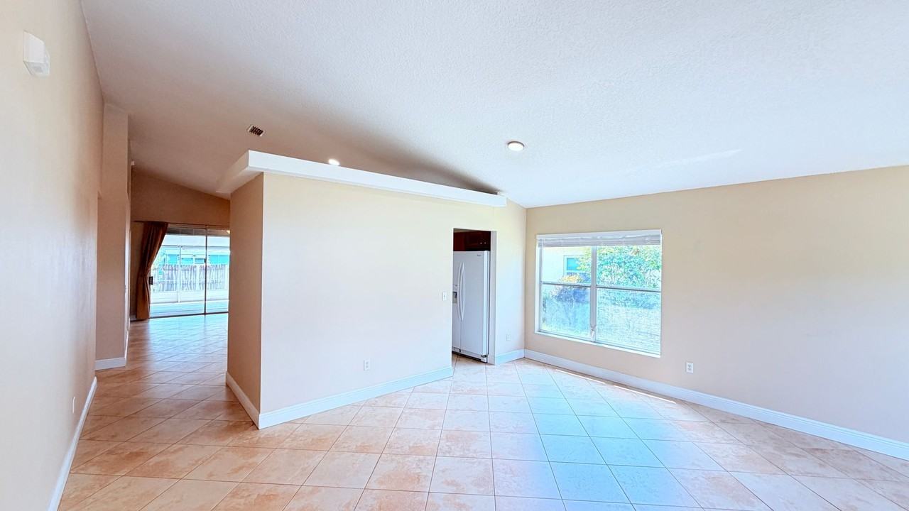 4479 Brookstone Ct - Photo 4 of 32