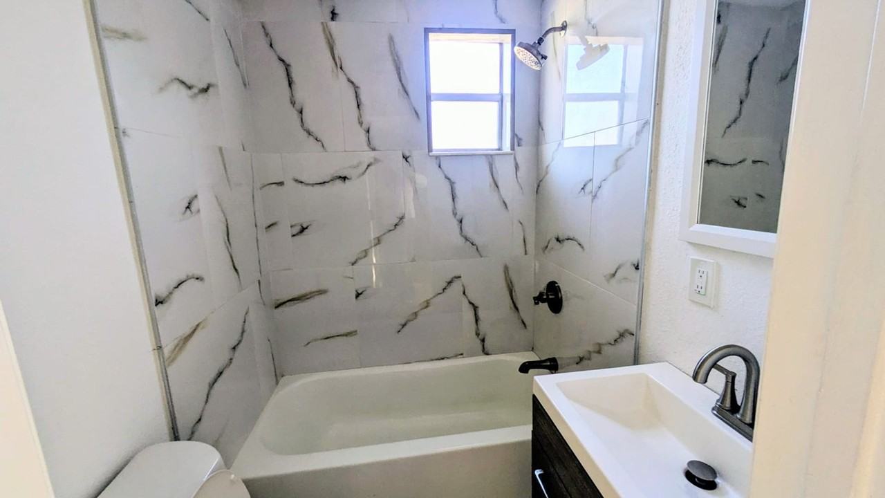 12511 Four Oaks Rd - Photo 2 of 16