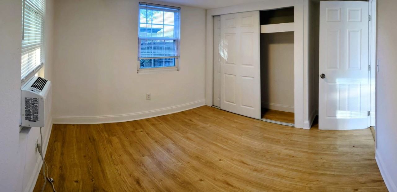 12511 Four Oaks Rd - Photo 4 of 16