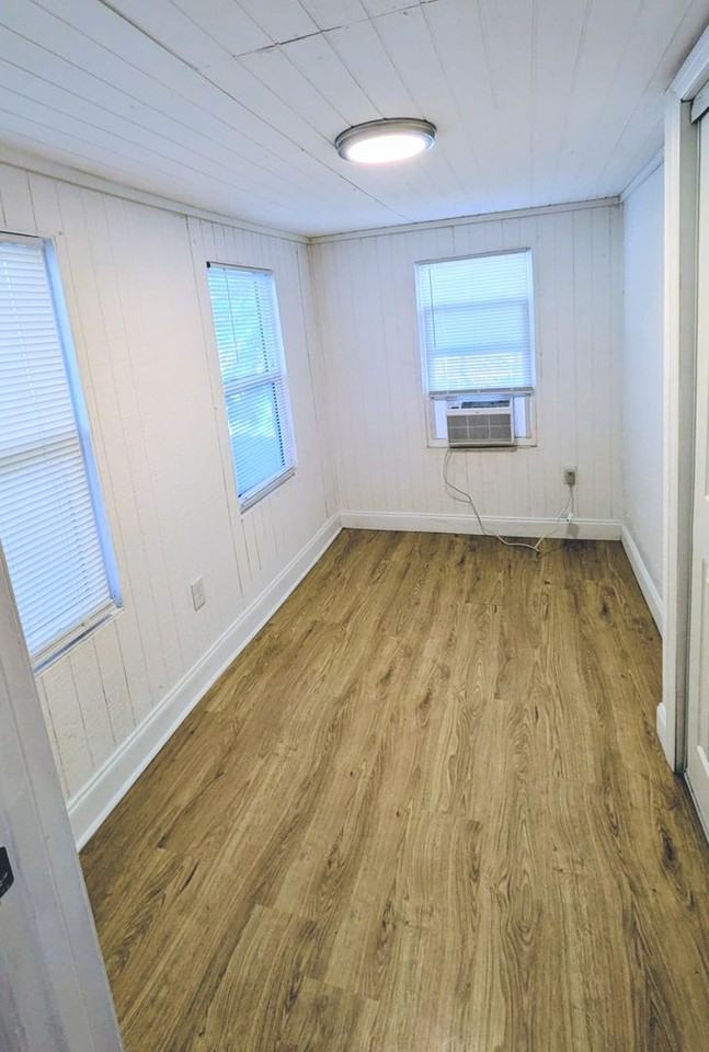 12511 Four Oaks Rd - Photo 7 of 16