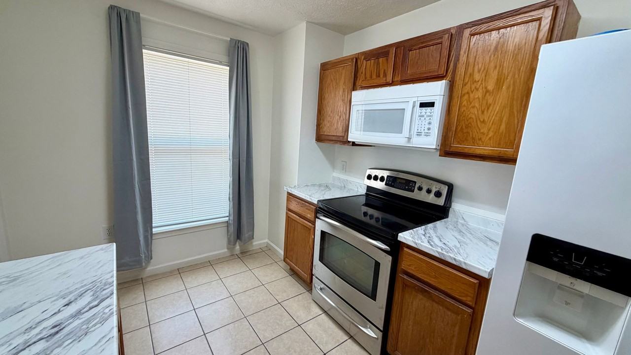 9125 Laird St - Photo 4 of 16