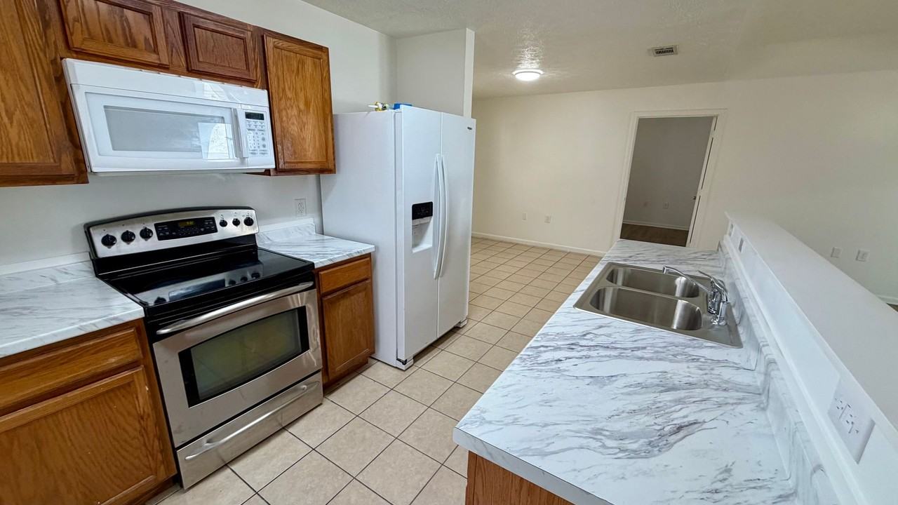 9125 Laird St - Photo 5 of 16