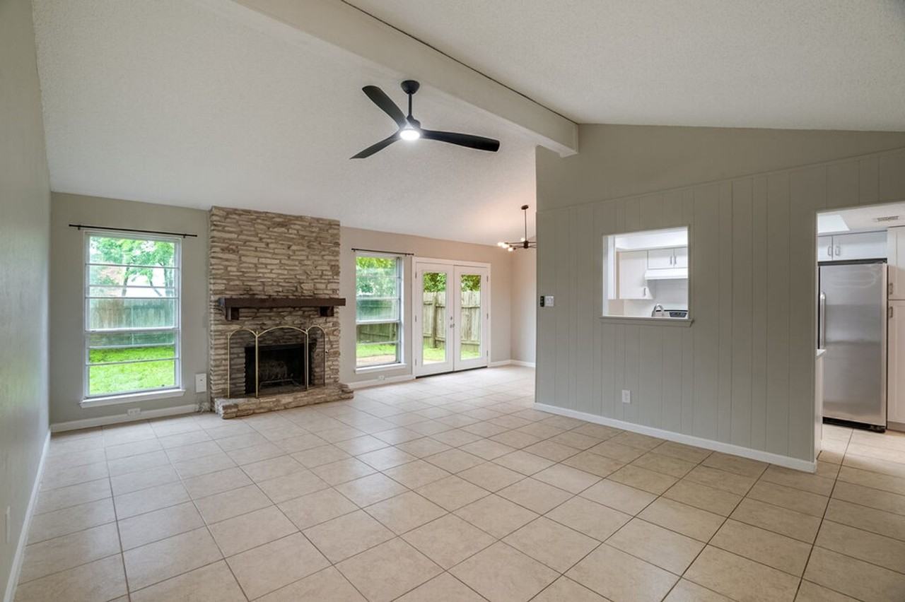 12103 Grey Rock Ln - Photo 3 of 20