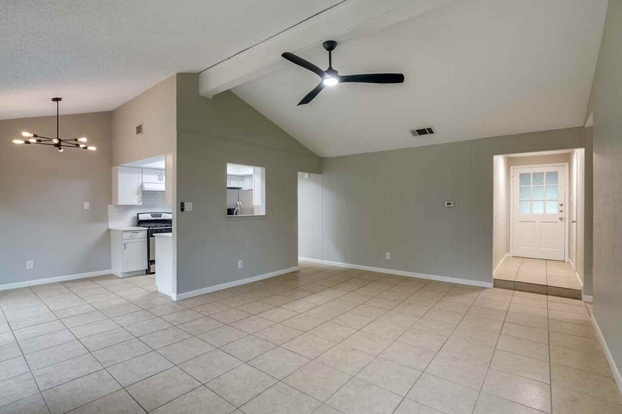 12103 Grey Rock Ln - Photo 4 of 20