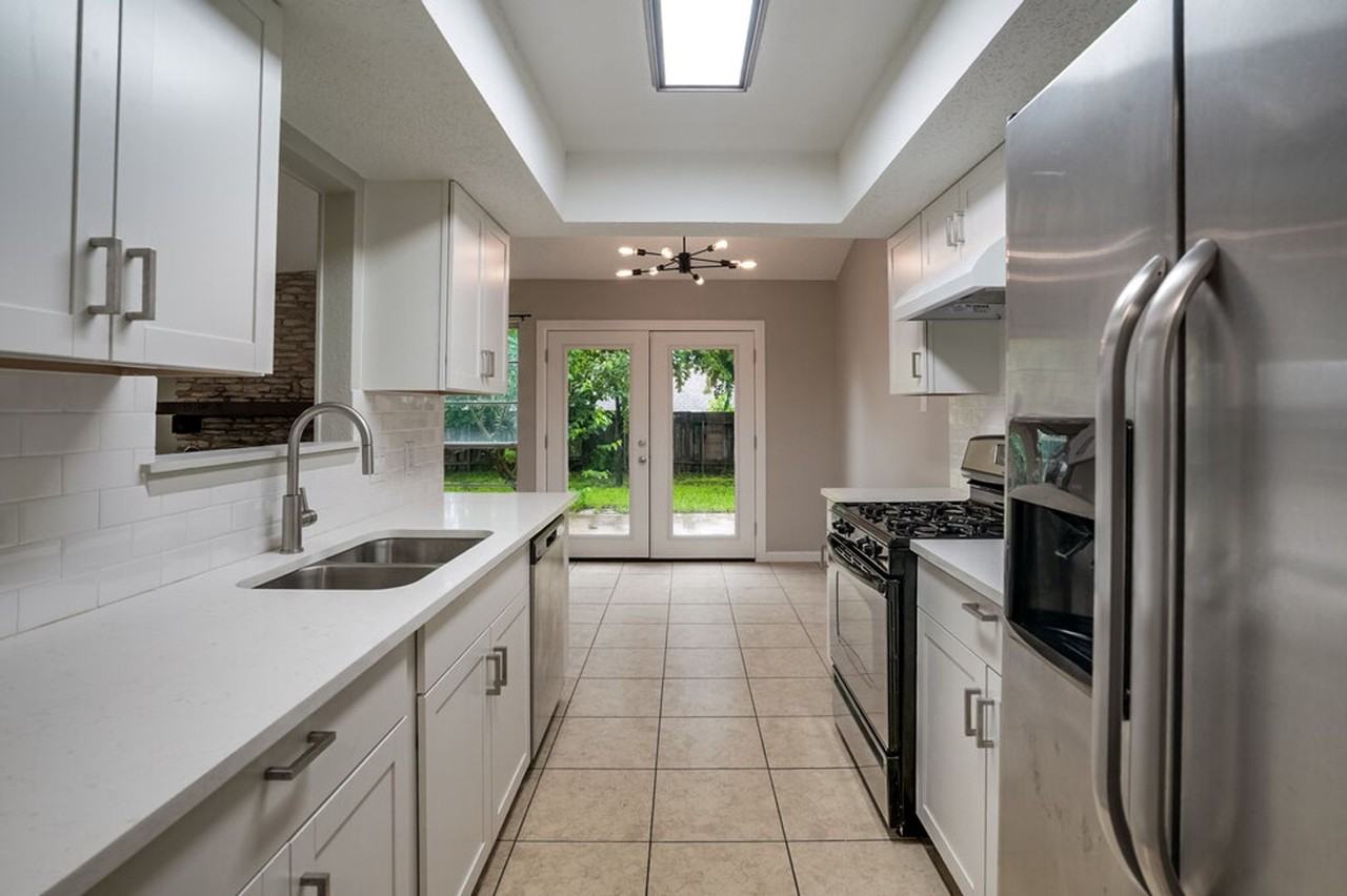 12103 Grey Rock Ln - Photo 7 of 20