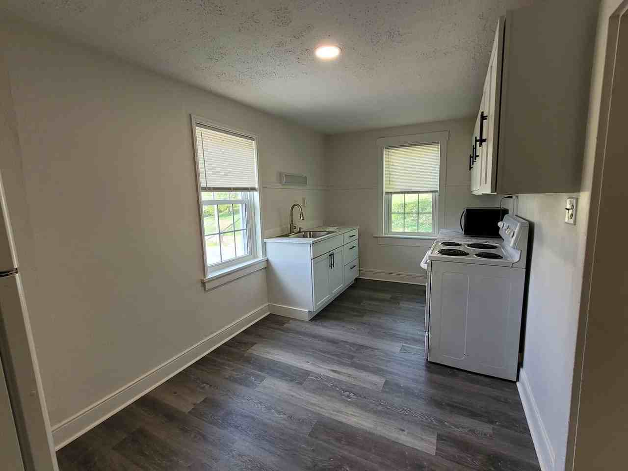 846 Chestnut St - Photo 2 of 33