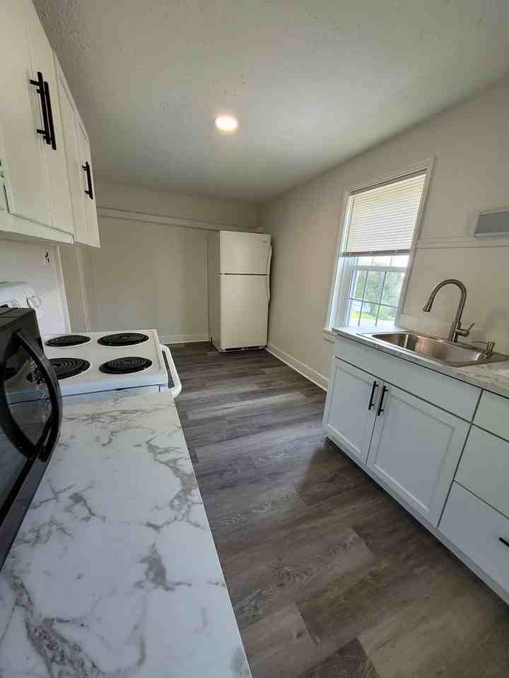 846 Chestnut St - Photo 6 of 33