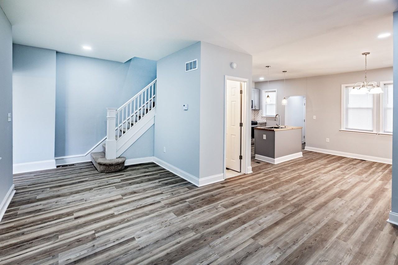 207 E 25th St - Photo 4 of 15