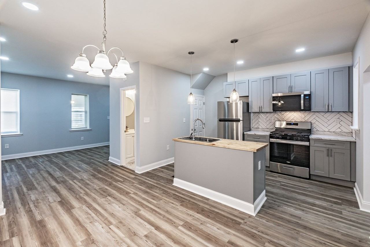 207 E 25th St - Photo 5 of 15