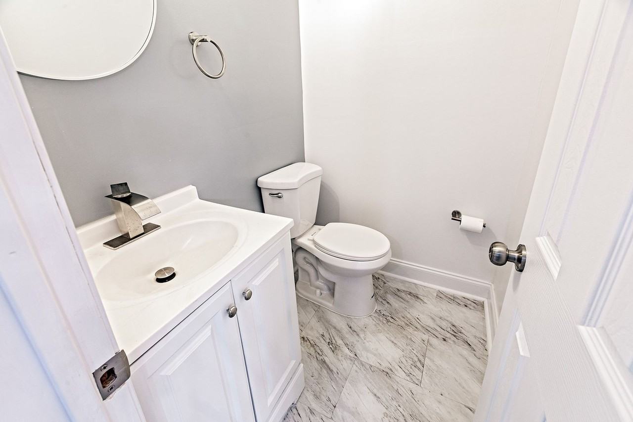 207 E 25th St - Photo 6 of 15