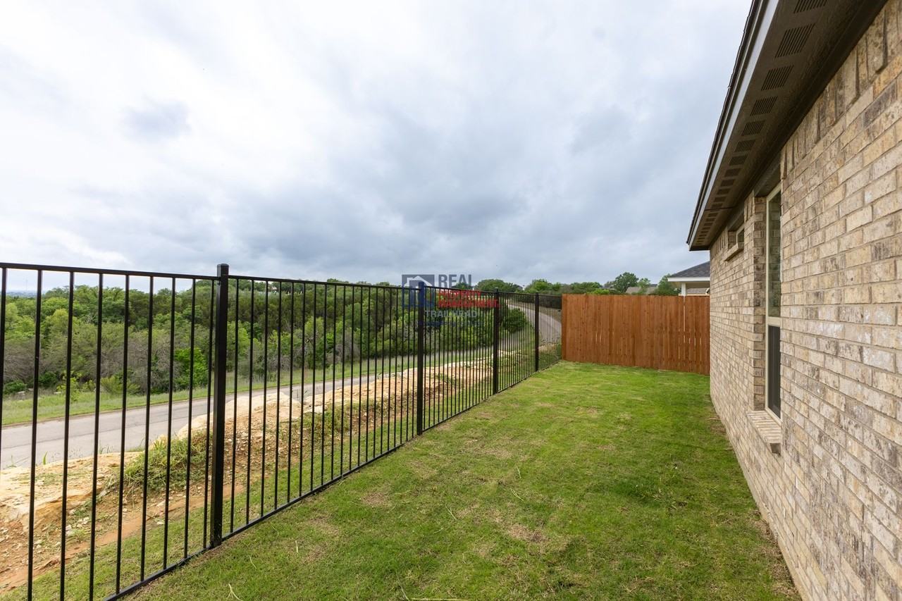101 Mesa Dr - Photo 3 of 24