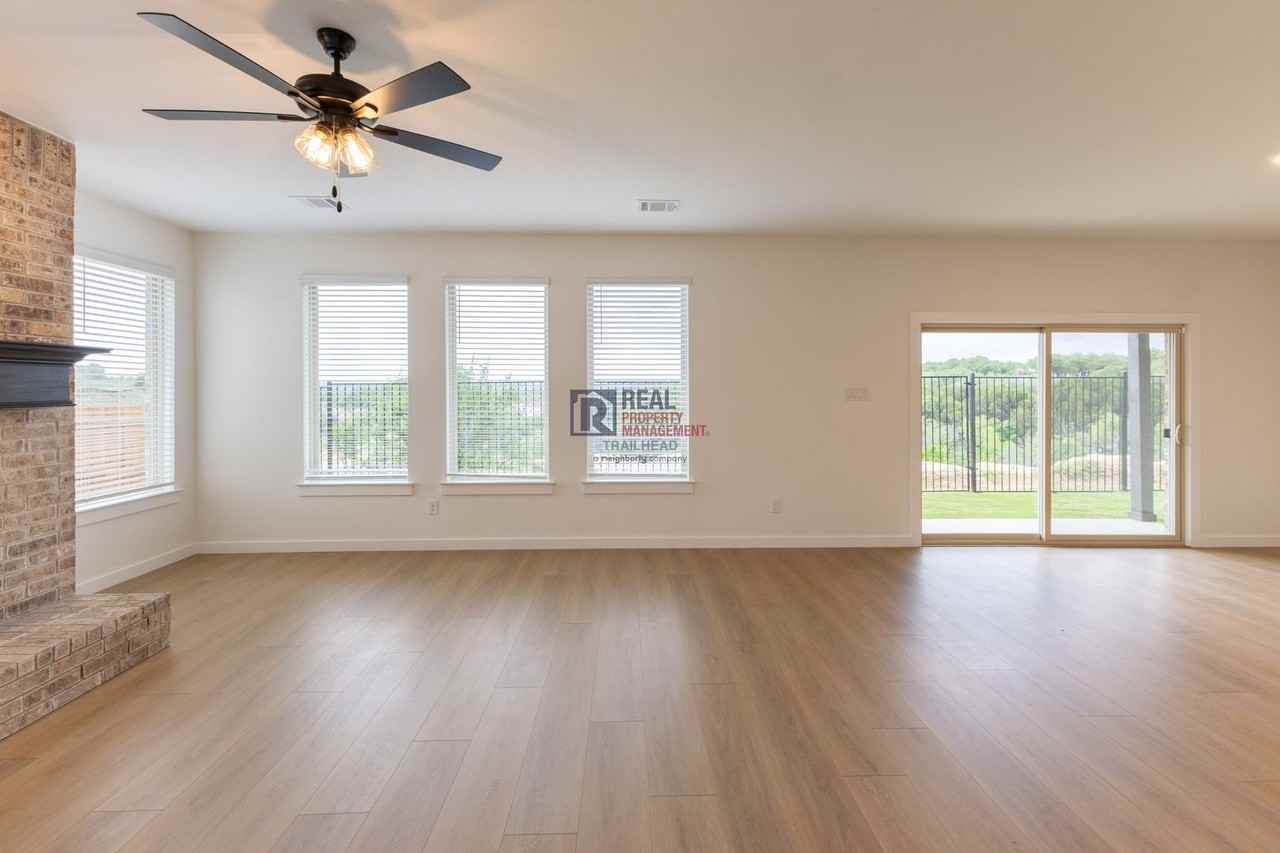 101 Mesa Dr - Photo 7 of 24