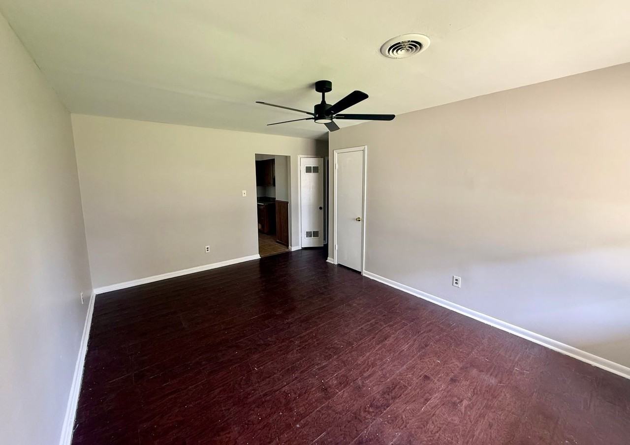 2017 Fairfield Dr - Photo 2 of 16