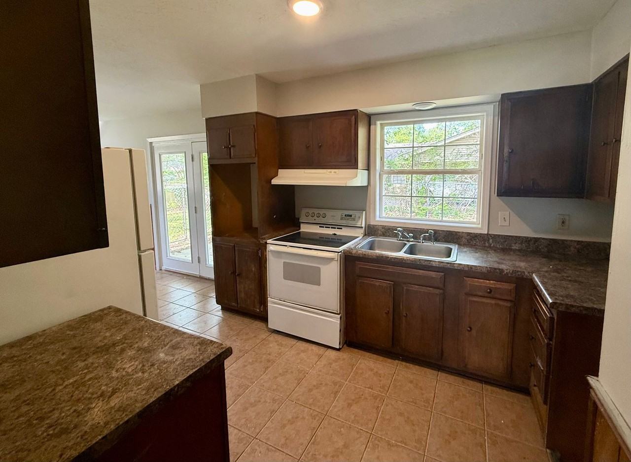 2017 Fairfield Dr - Photo 4 of 16