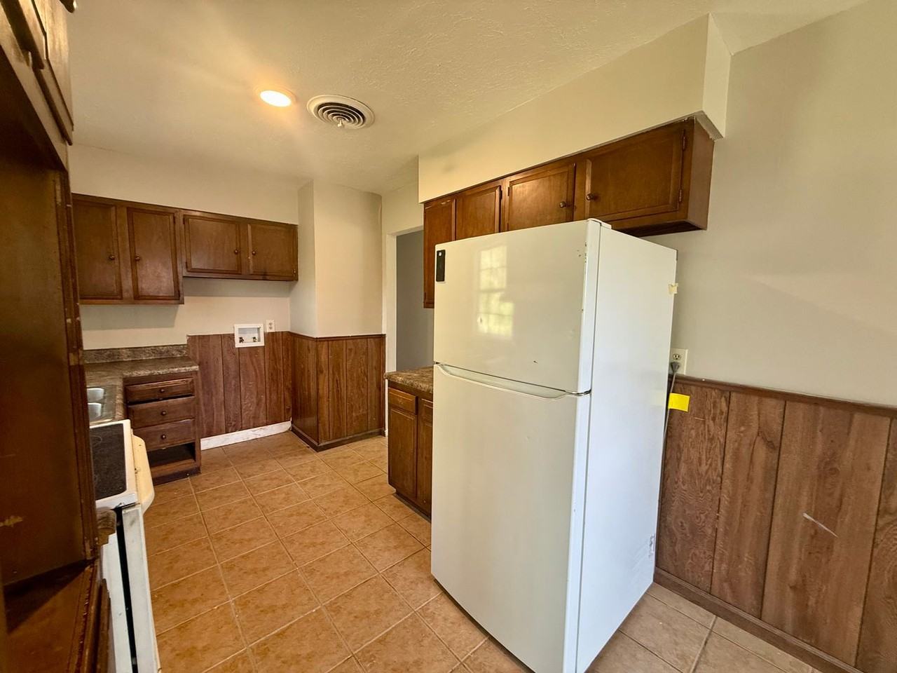 2017 Fairfield Dr - Photo 6 of 16