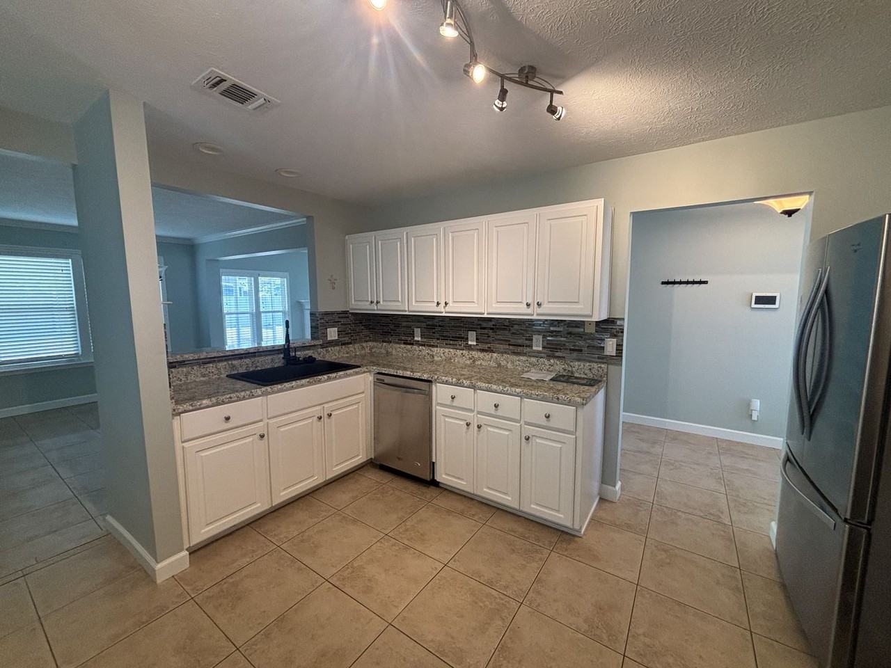 7312 Rodgers Dr - Photo 3 of 26