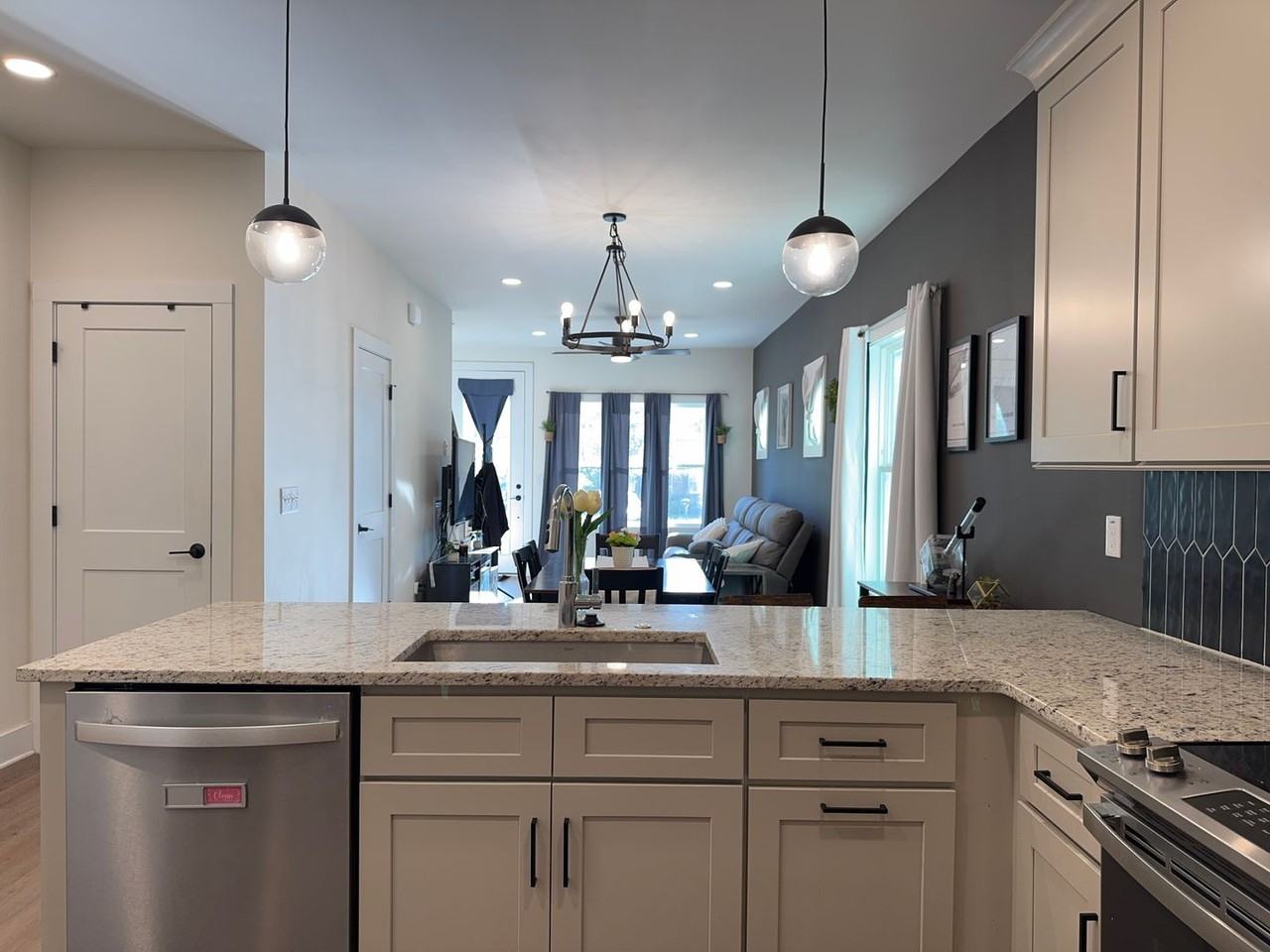 3228B Rowena Ave - Photo 4 of 37