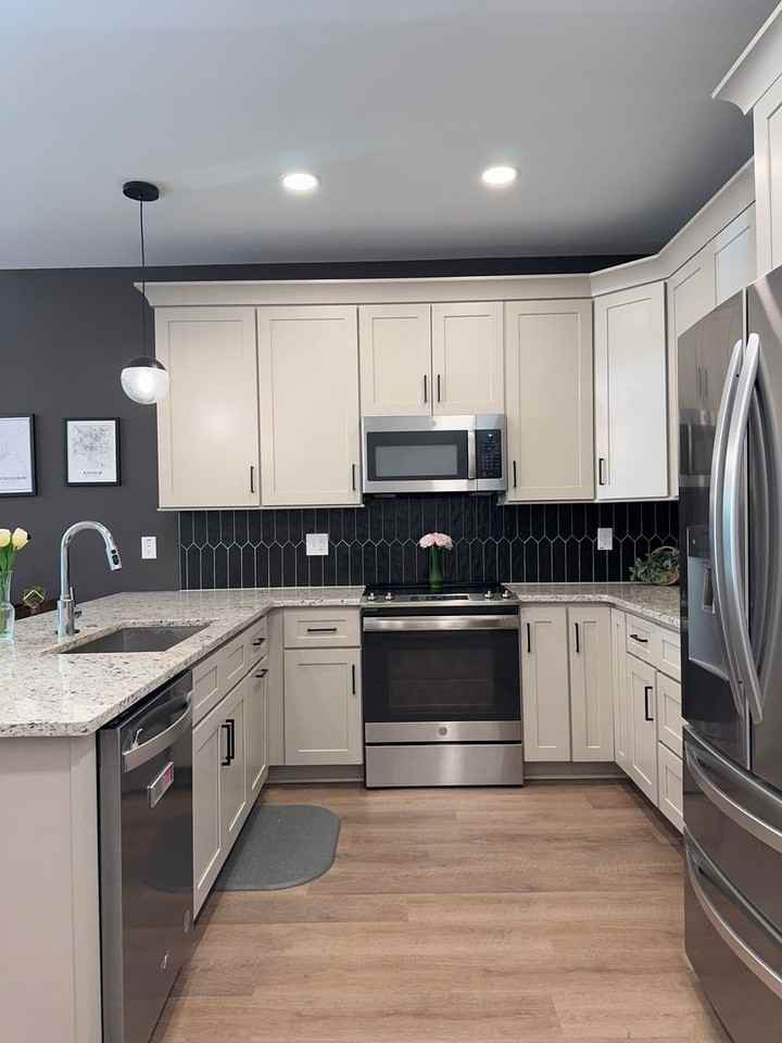 3228B Rowena Ave - Photo 5 of 37