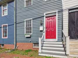 featured image of 919 Grand St