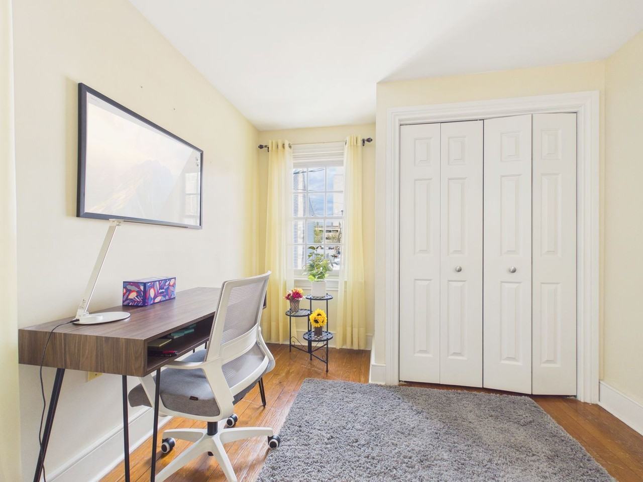 919 Grand St - Photo 7 of 10