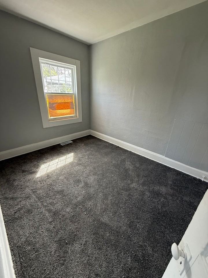 1127 Harding Dr - Photo 7 of 9