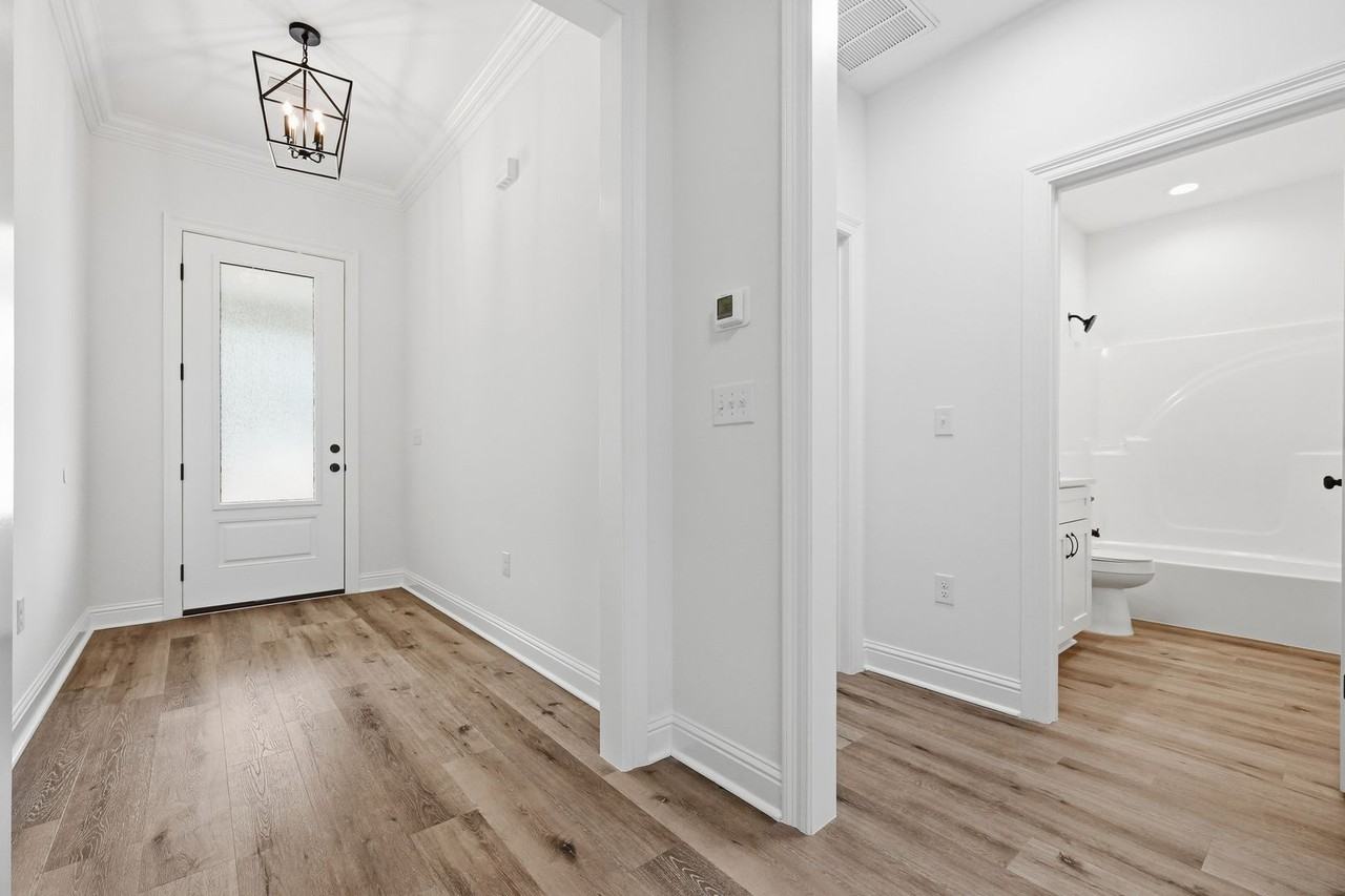 108 Owen St - Photo 4 of 50