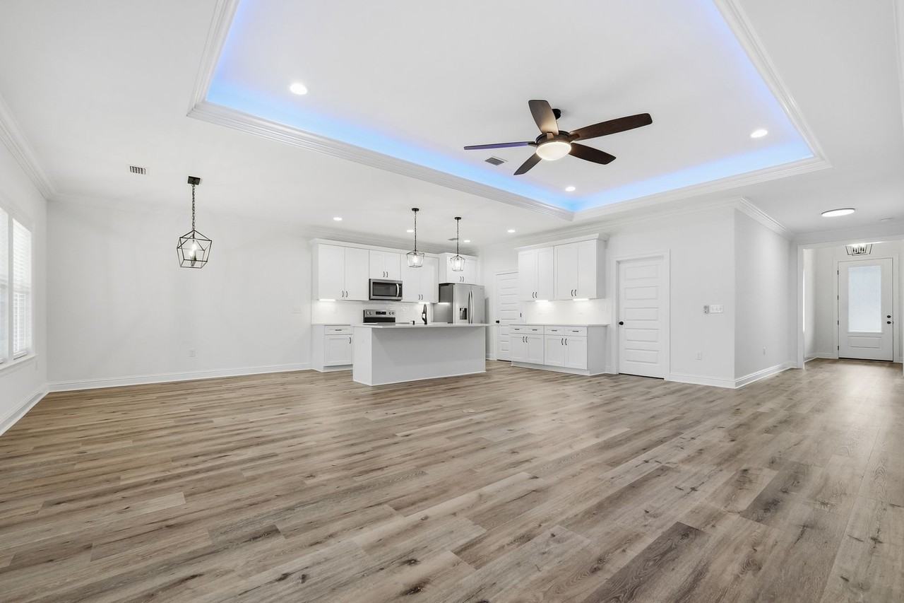 108 Owen St - Photo 5 of 50