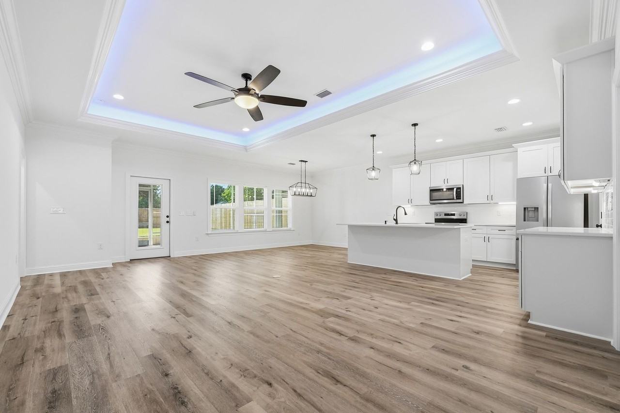 108 Owen St - Photo 6 of 50