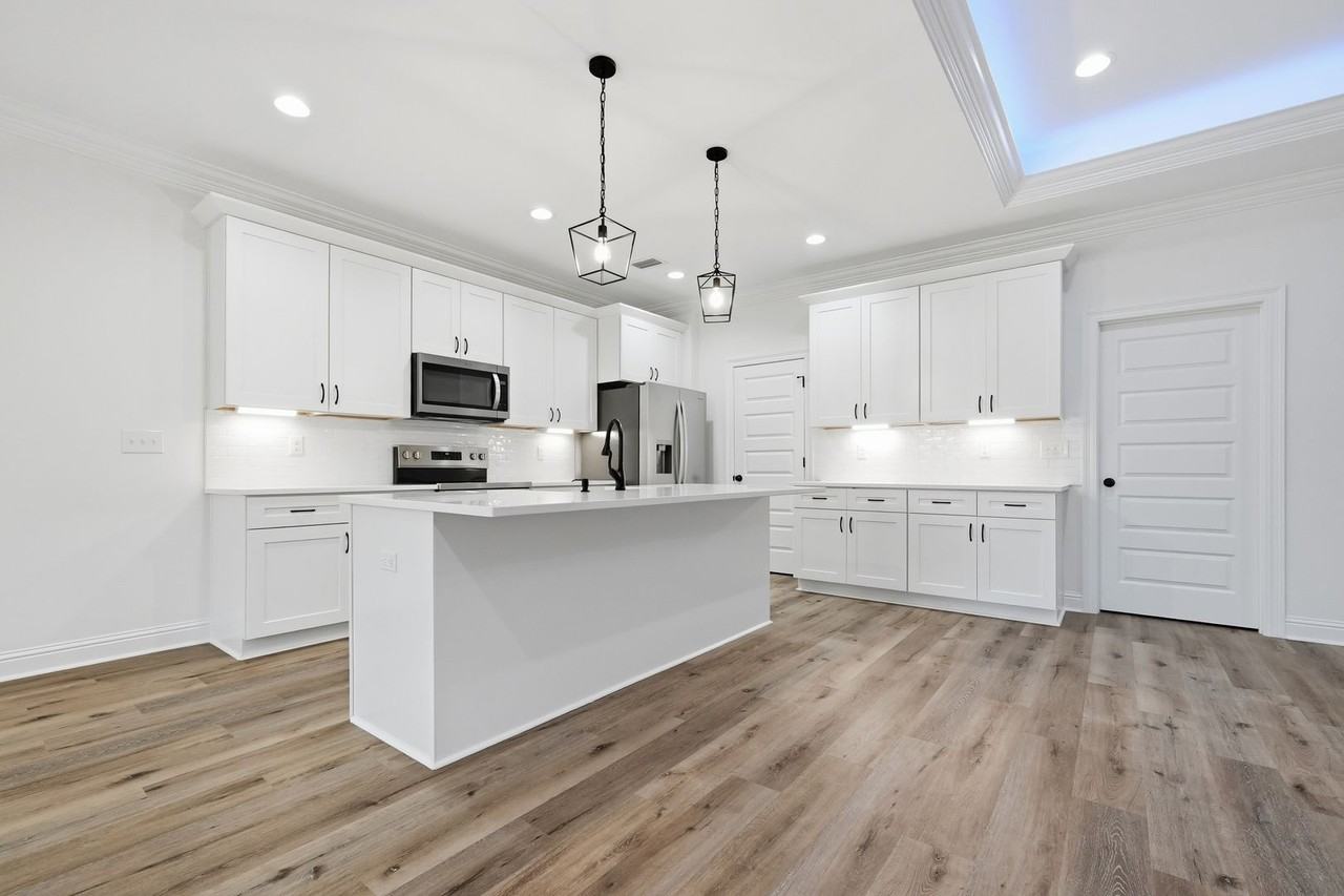 108 Owen St - Photo 7 of 50