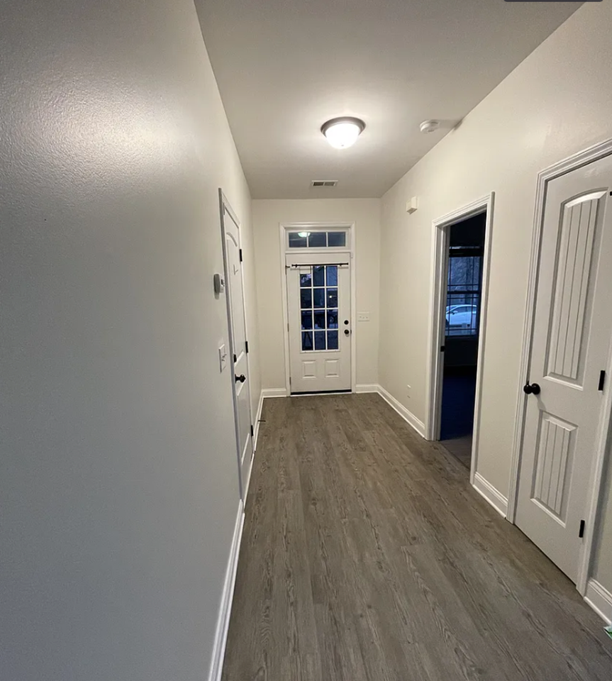 978 Farnsworth Dr - Photo 2 of 17