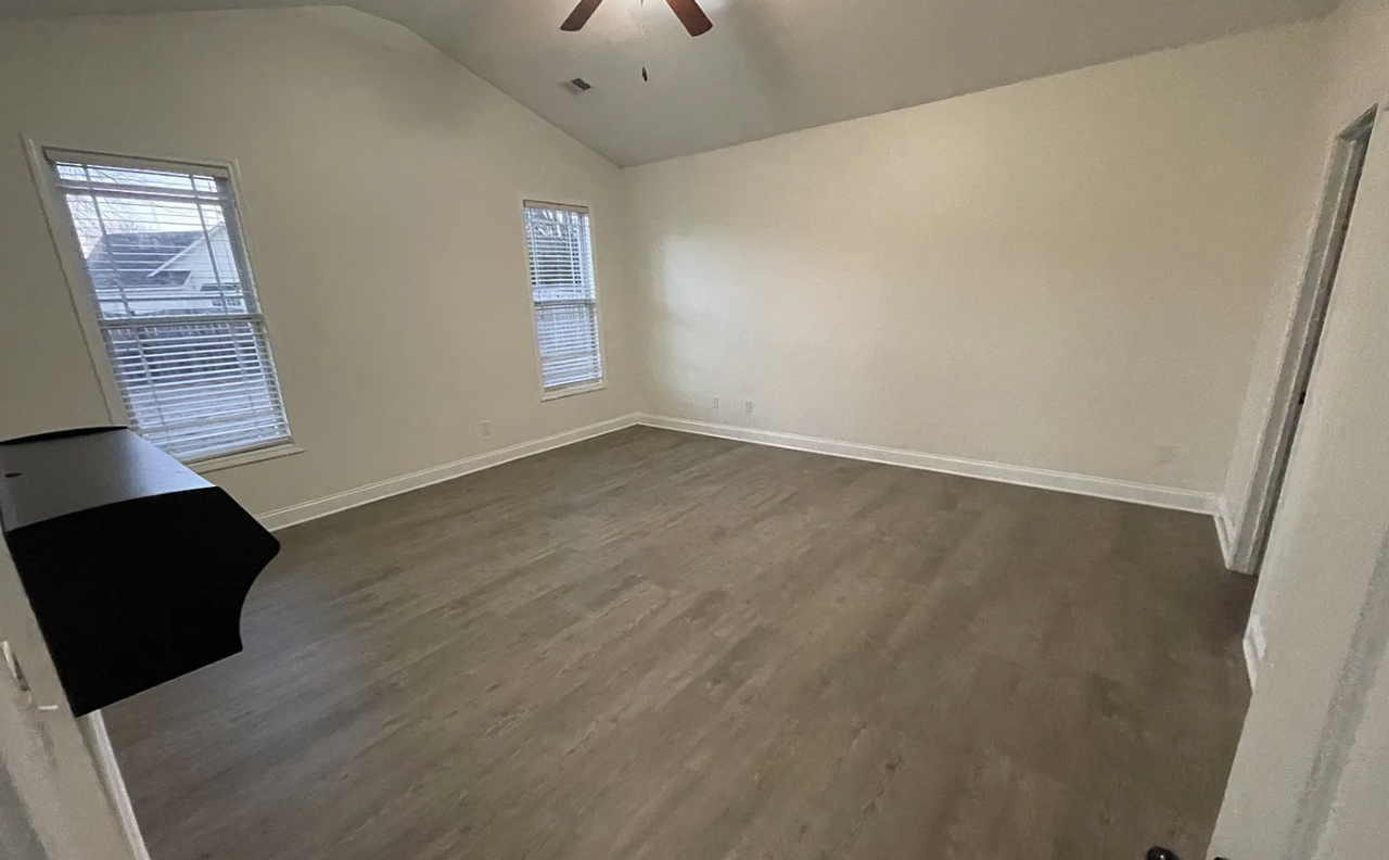 978 Farnsworth Dr - Photo 6 of 17